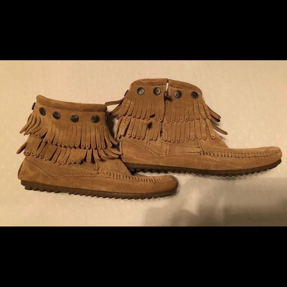 Minnetonka Double Fringe Booties Size 6